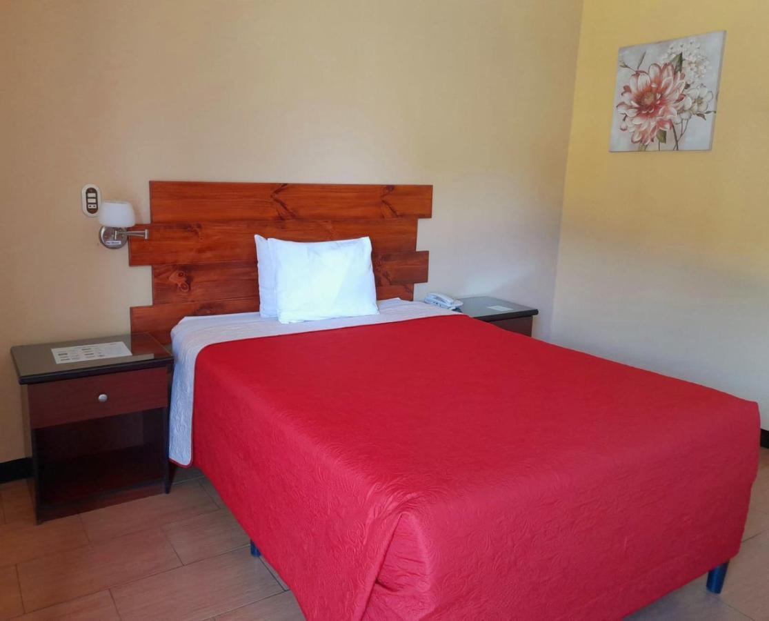 Hotel Y Restaurante Villa Esmeralda 케트살테낭고 외부 사진